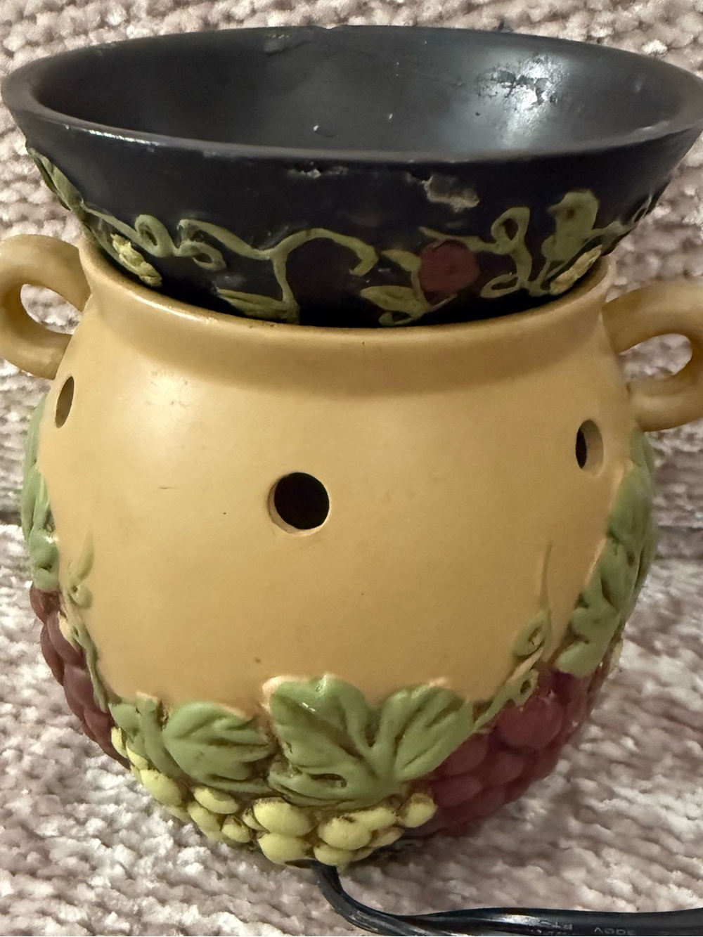Scentsy Warmer GRAPEVINE retired, Tuscan style, SKU # 19395 no box 2010